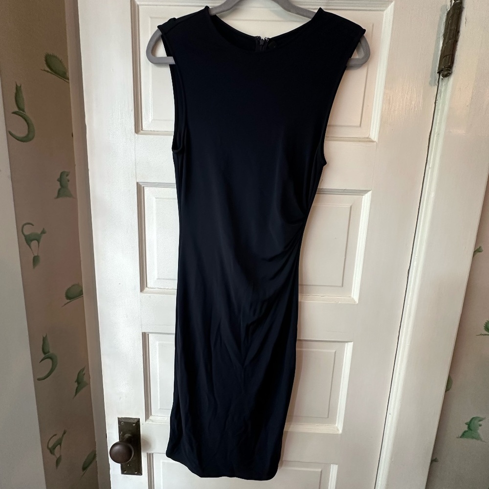 Theory size 6 knee length black fitted dress